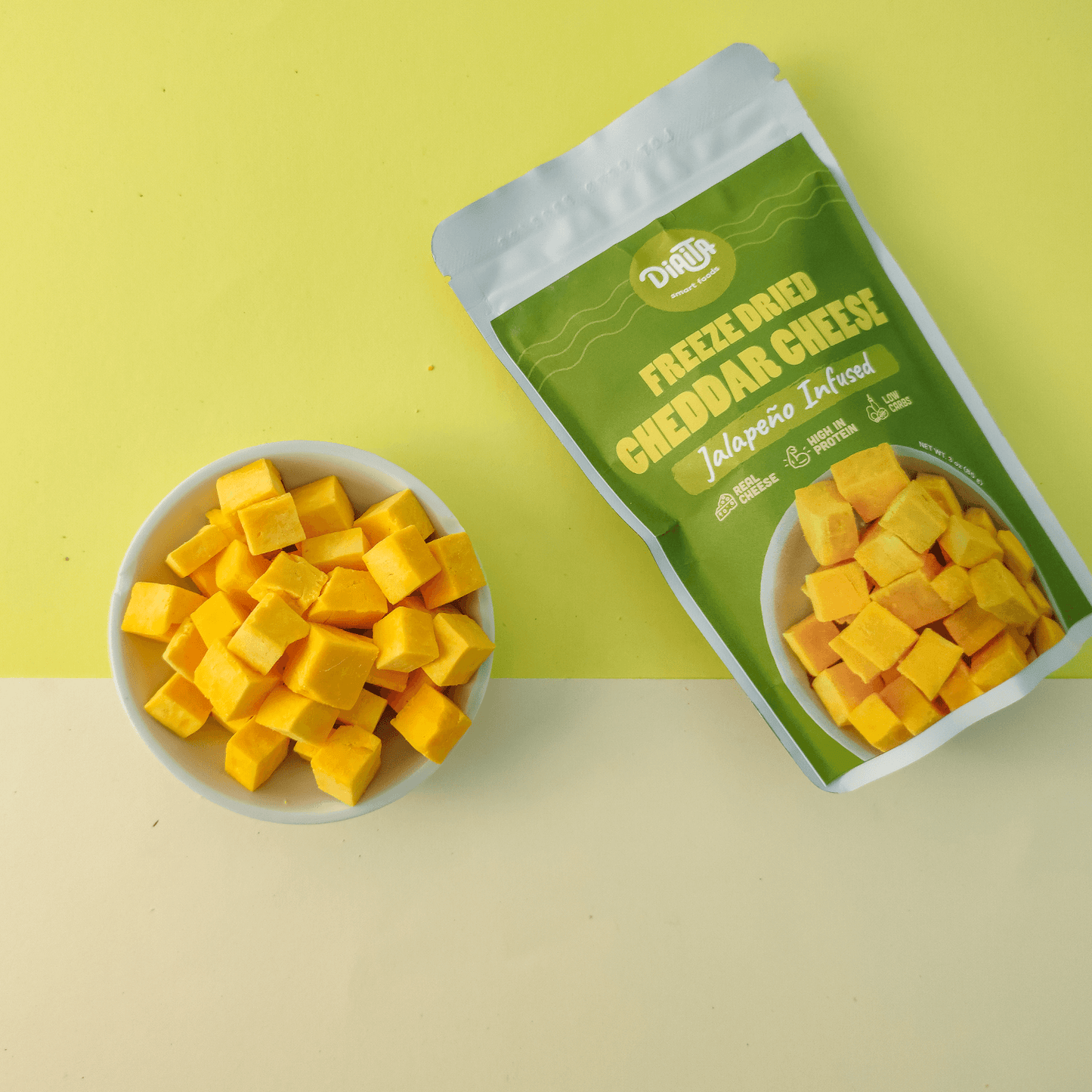 Pakastekuivattu cheddarjuusto jalapeñon maku (85 grammaa)